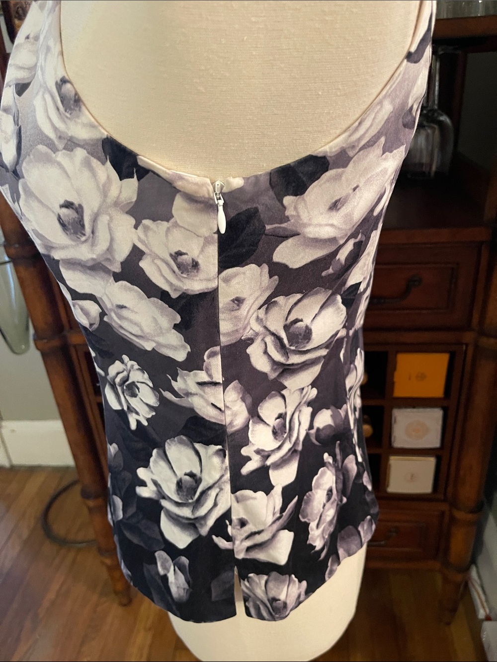 Floral Halter-Crossover Camisole in Black and White - Picture 6 of 7
